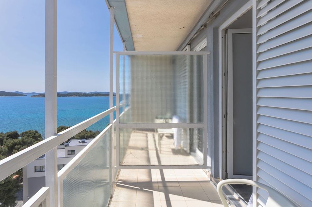 Hotel Punta — Hotel rooms in Vodice, Šibenik-Knin