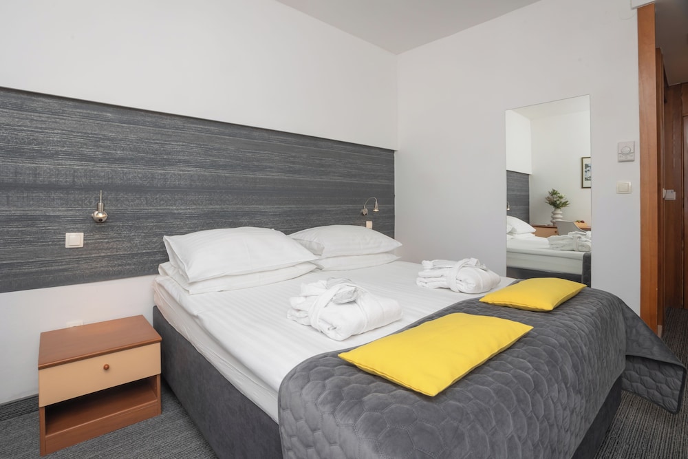 Hotel Punta — Hotel rooms in Vodice, Šibenik-Knin