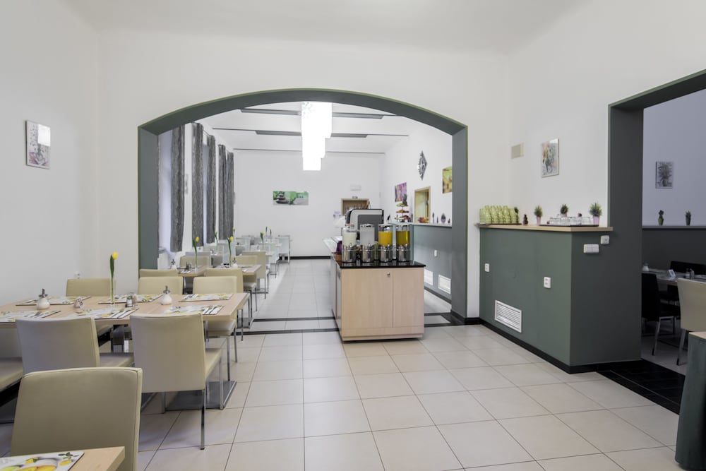 Hotel Pav — Restaurant & bars in Prague, Prague