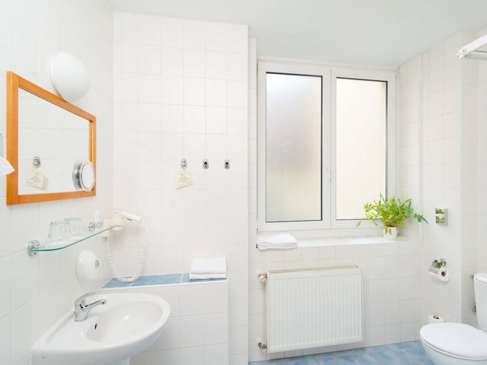 Cloister Inn — Hotel rooms in Prague, Prague