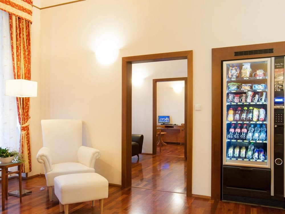 Cloister Inn — Hotel rooms in Prague, Prague
