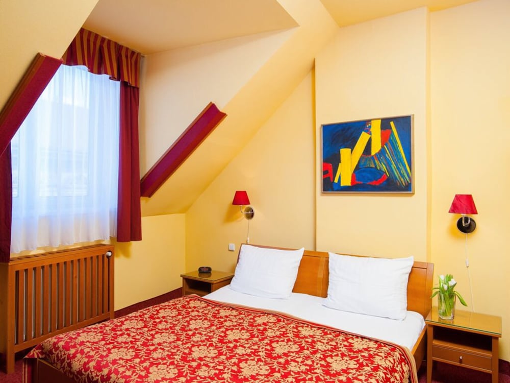 Cloister Inn — Hotel rooms in Prague, Prague