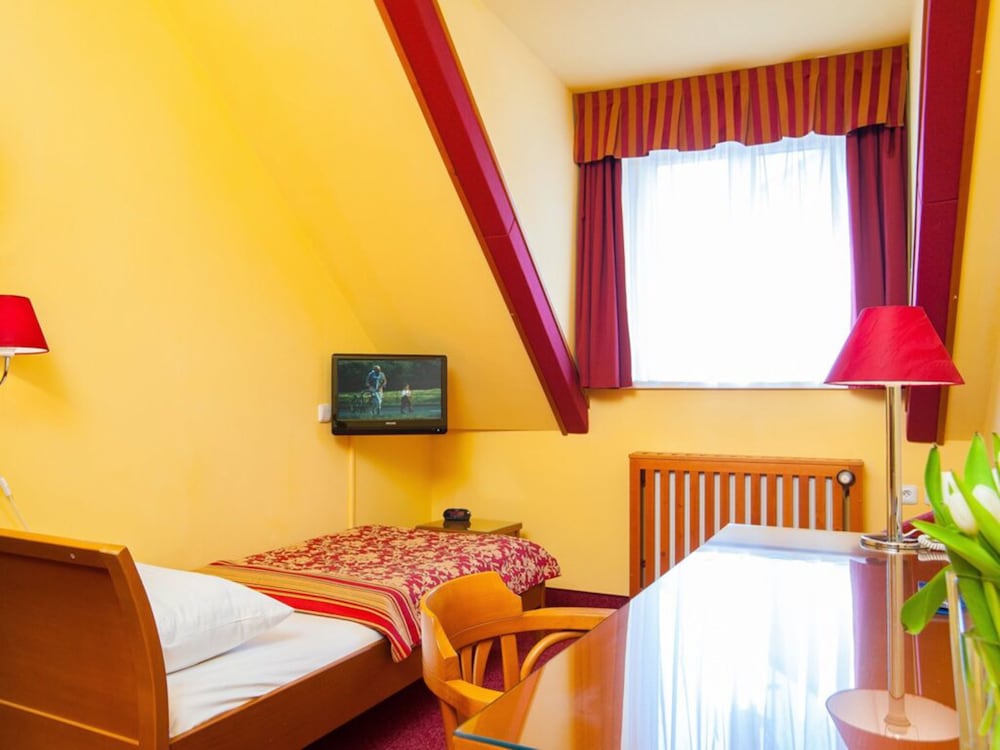 Cloister Inn — Hotel rooms in Prague, Prague