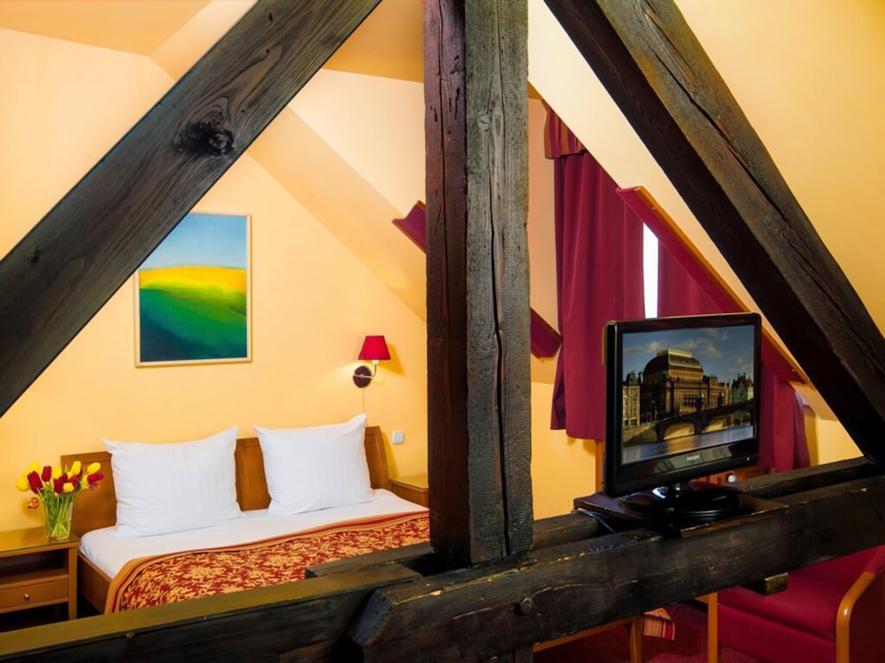 Cloister Inn — Hotel rooms in Prague, Prague