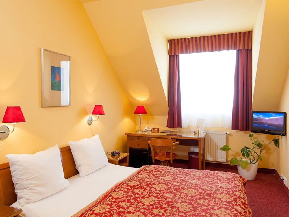 Cloister Inn — Hotel rooms in Prague, Prague
