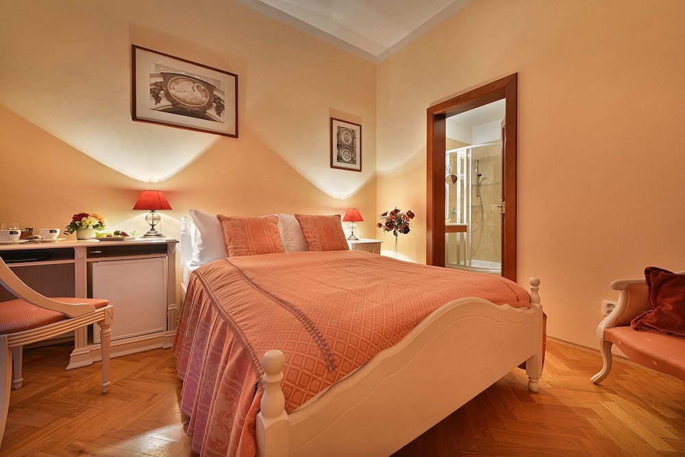 Boutique Hotel Constans — Hotel rooms in Prague, Prague