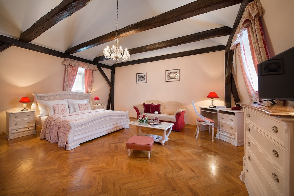 Boutique Hotel Constans — Hotel rooms in Prague, Prague