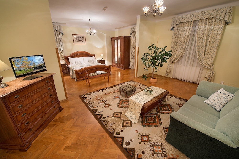 Boutique Hotel Constans — Hotel rooms in Prague, Prague