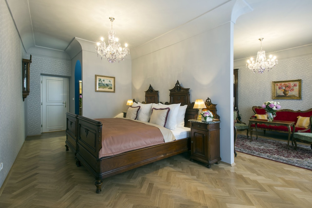 Boutique Hotel Constans — Hotel rooms in Prague, Prague