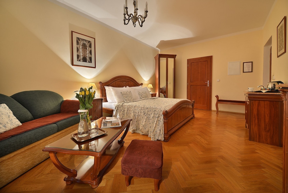 Boutique Hotel Constans — Hotel rooms in Prague, Prague