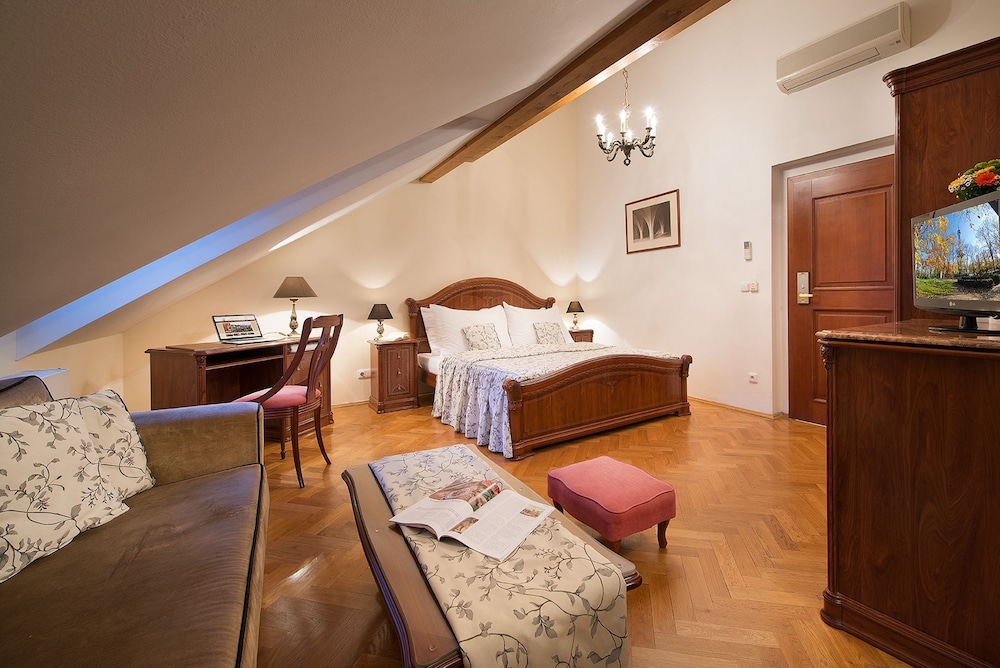Boutique Hotel Constans — Hotel rooms in Prague, Prague