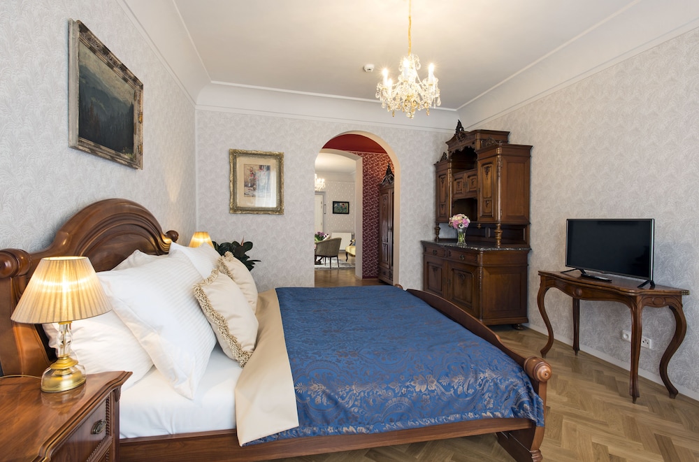 Boutique Hotel Constans — Hotel rooms in Prague, Prague