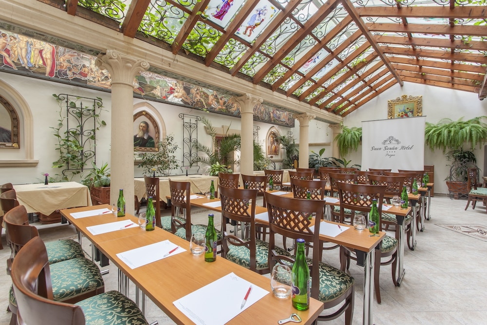 Green Garden Hotel — Restaurant & bars in Prague, Prague
