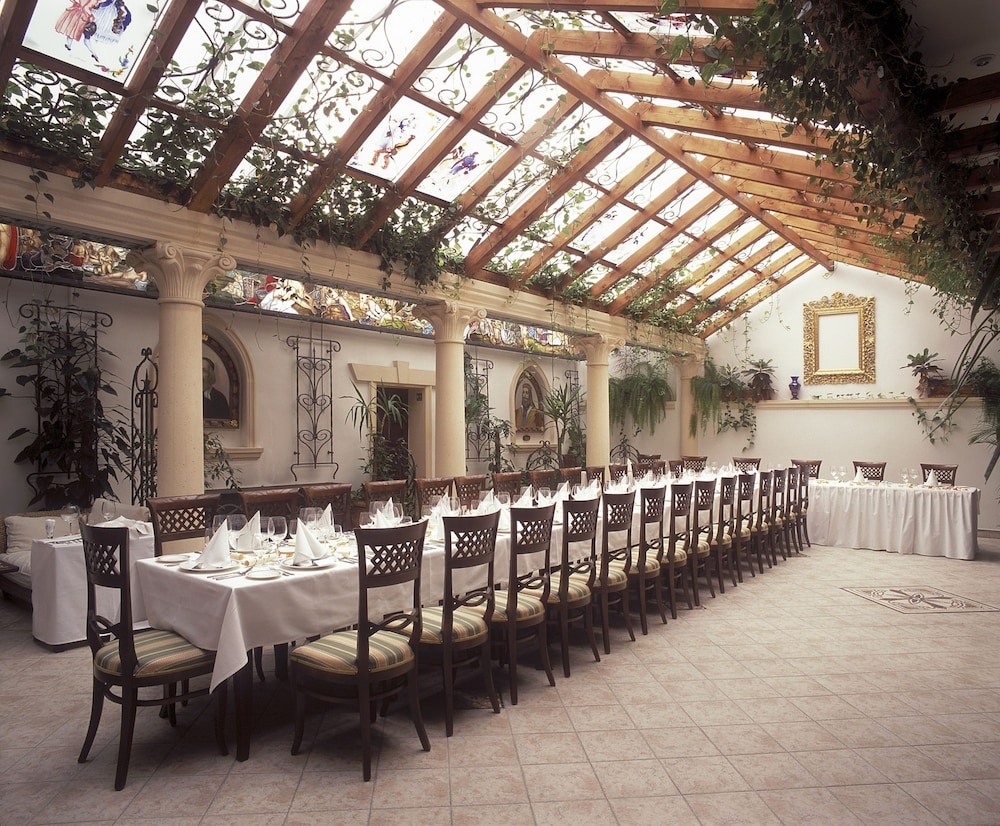 Green Garden Hotel — Restaurant & bars in Prague, Prague