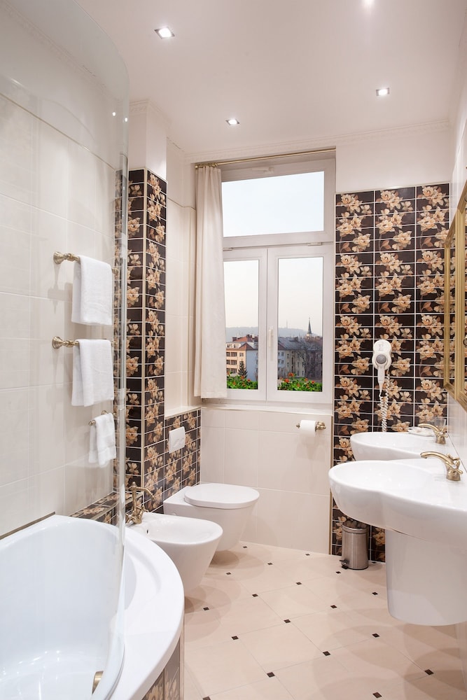 Green Garden Hotel — Hotel rooms in Prague, Prague