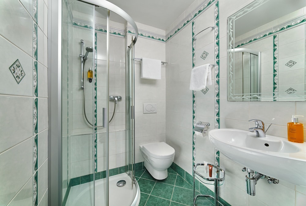 Green Garden Hotel — Hotel rooms in Prague, Prague