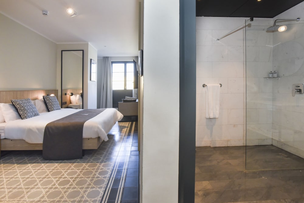 La Falconeria Hotel — Hotel rooms in Valletta, Malta Island