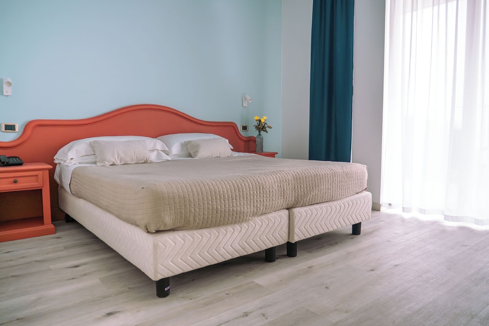 AHG Riva Del Sole Wellness Hotel - Adults Only — Hotel rooms in Moniga, Lombardy