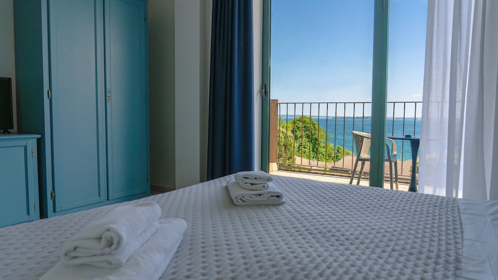 AHG Riva Del Sole Wellness Hotel - Adults Only — Hotel rooms in Moniga, Lombardy