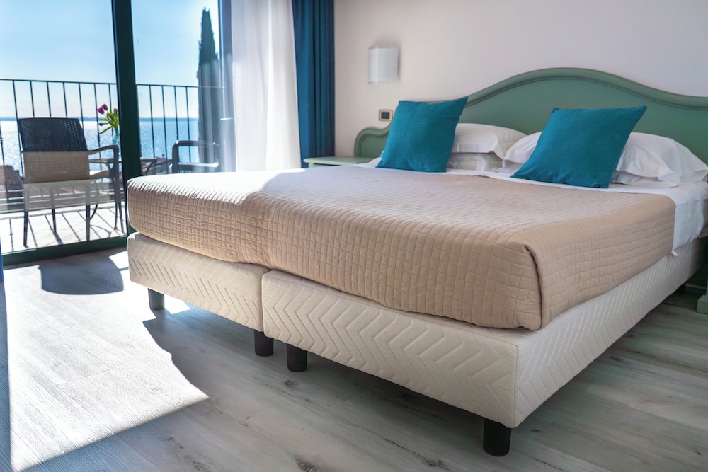 AHG Riva Del Sole Wellness Hotel - Adults Only — Hotel rooms in Moniga, Lombardy