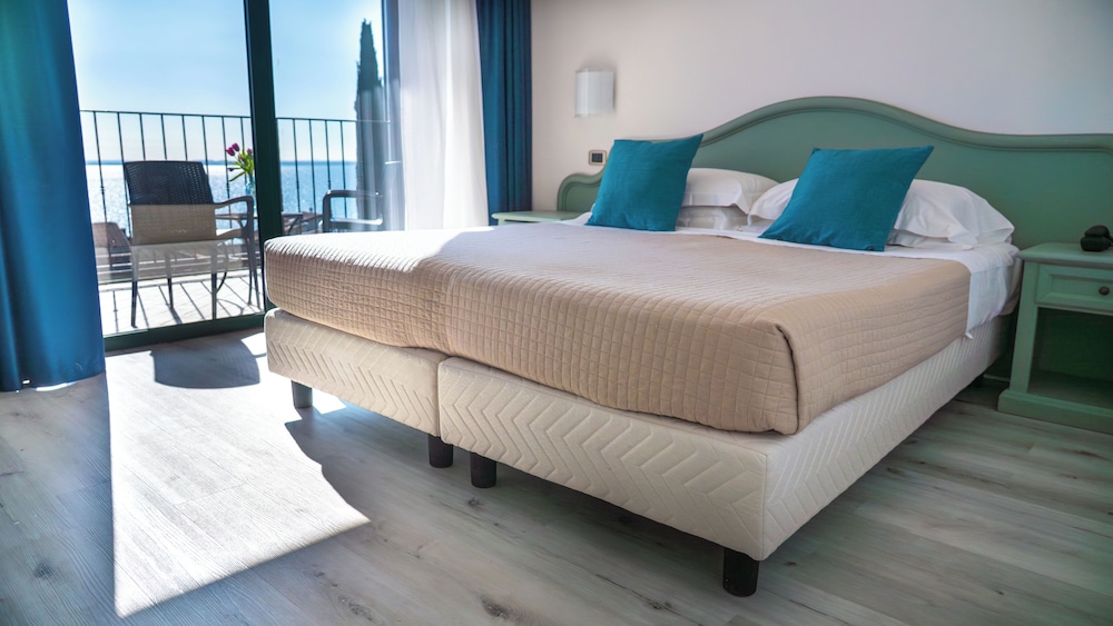 AHG Riva Del Sole Wellness Hotel - Adults Only — Hotel rooms in Moniga, Lombardy