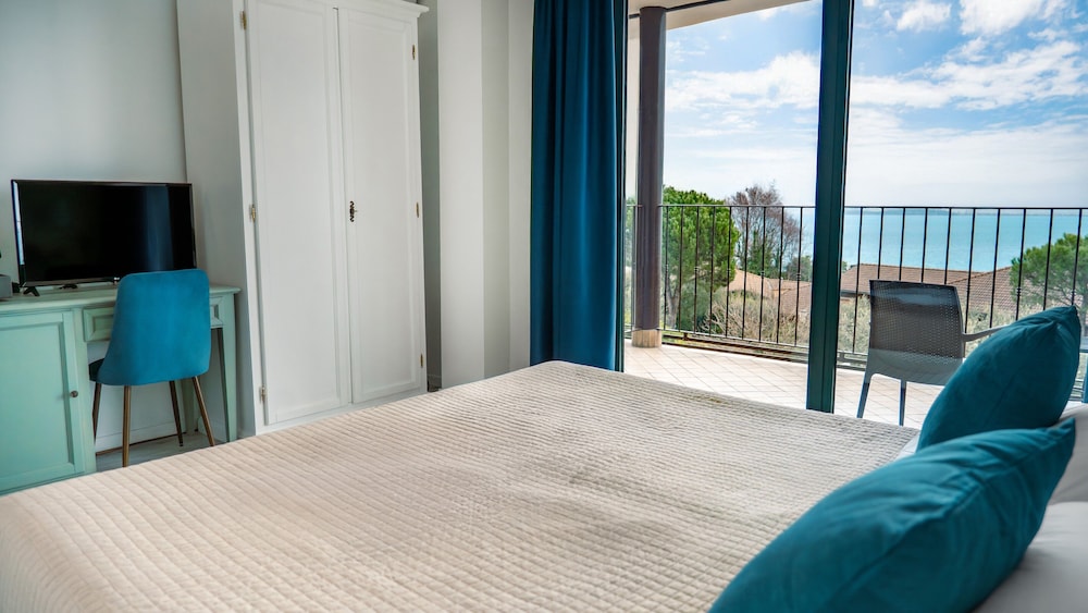 AHG Riva Del Sole Wellness Hotel - Adults Only — Hotel rooms in Moniga, Lombardy