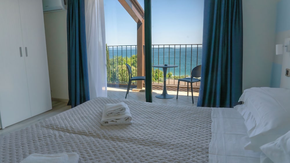 AHG Riva Del Sole Wellness Hotel - Adults Only — Hotel rooms in Moniga, Lombardy