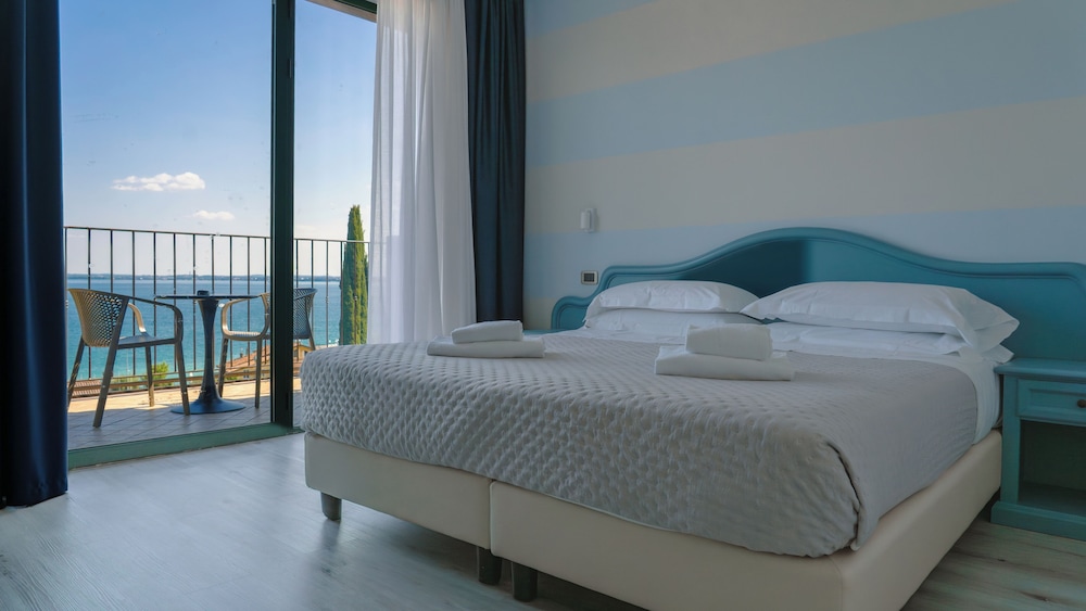 AHG Riva Del Sole Wellness Hotel - Adults Only — Hotel rooms in Moniga, Lombardy