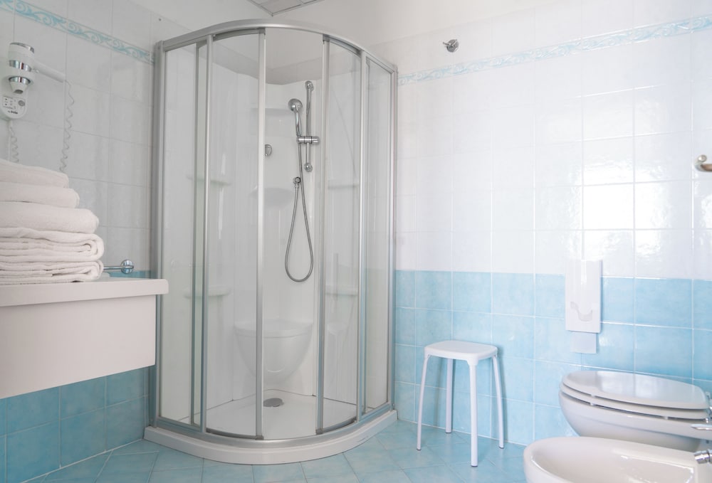 AHG Riva Del Sole Wellness Hotel - Adults Only — Hotel rooms in Moniga, Lombardy