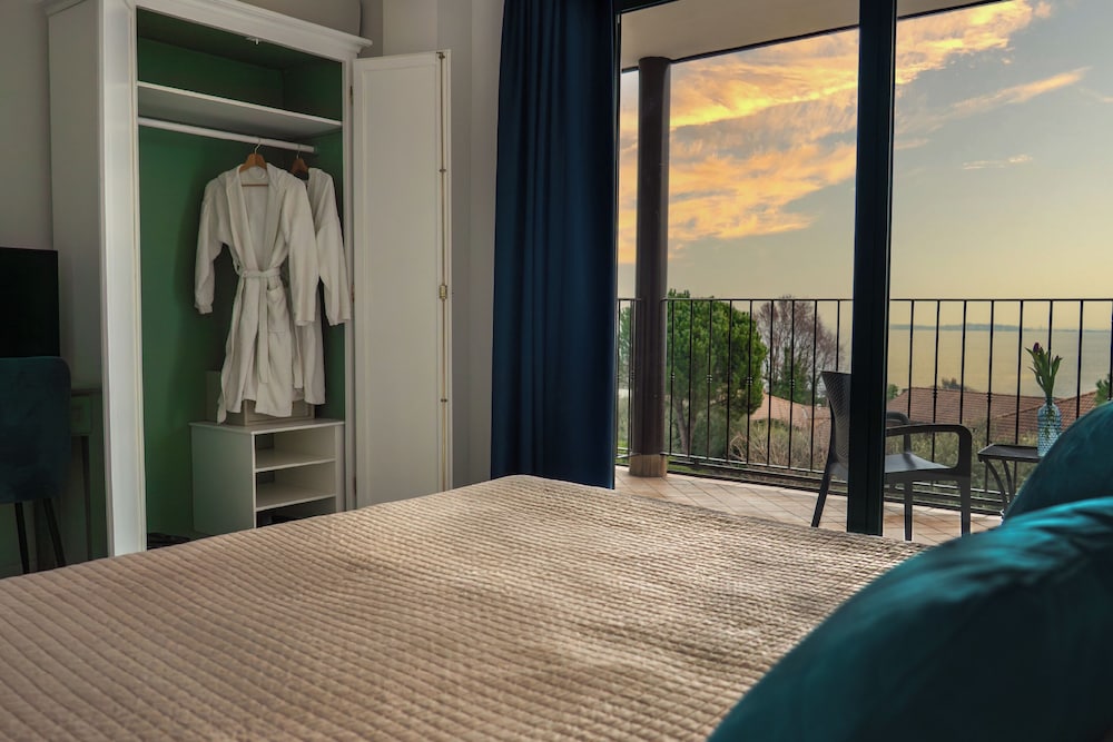 AHG Riva Del Sole Wellness Hotel - Adults Only — Hotel rooms in Moniga, Lombardy