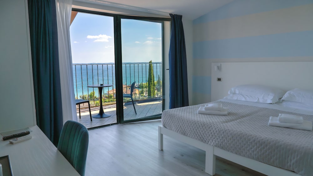AHG Riva Del Sole Wellness Hotel - Adults Only — Hotel rooms in Moniga, Lombardy