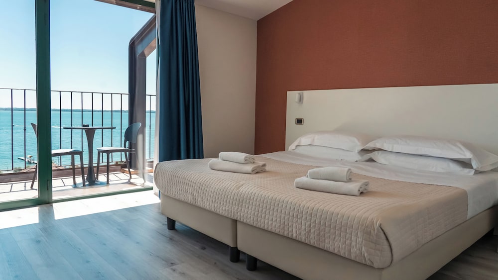 AHG Riva Del Sole Wellness Hotel - Adults Only — Hotel rooms in Moniga, Lombardy