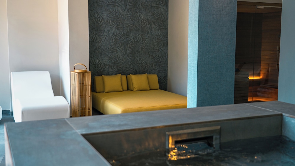 AHG Riva Del Sole Wellness Hotel - Adults Only — Hotel rooms in Moniga, Lombardy