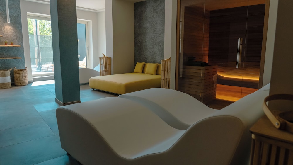AHG Riva Del Sole Wellness Hotel - Adults Only — Hotel rooms in Moniga, Lombardy