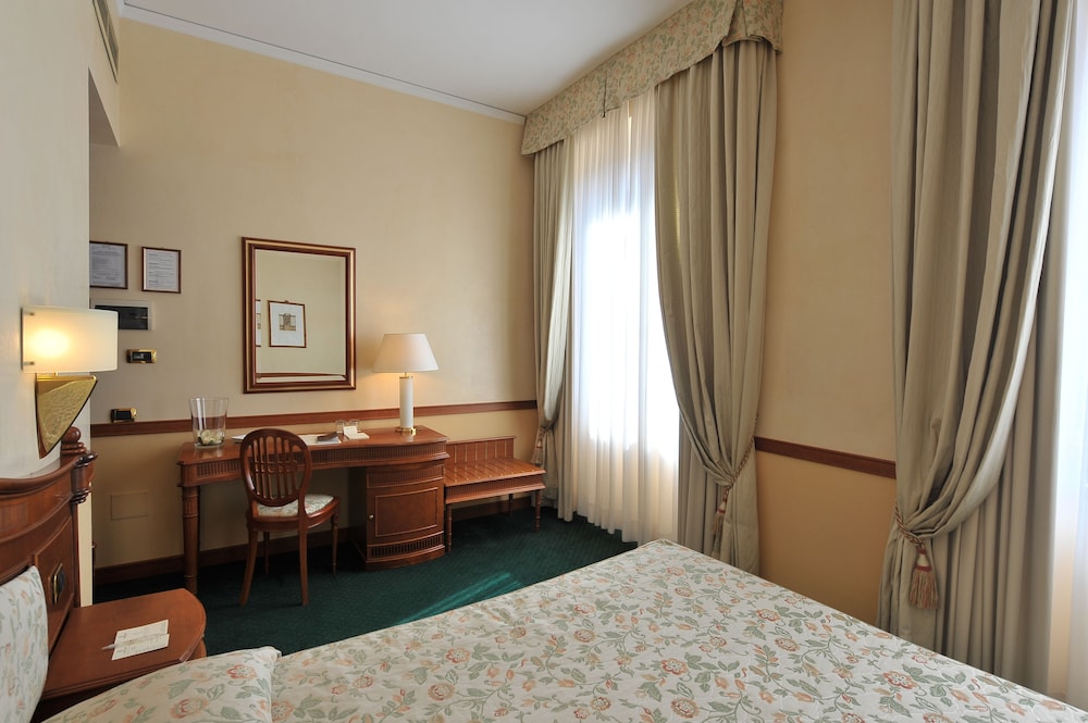 Hotel degli Orafi — Hotel rooms in Florence, Tuscany