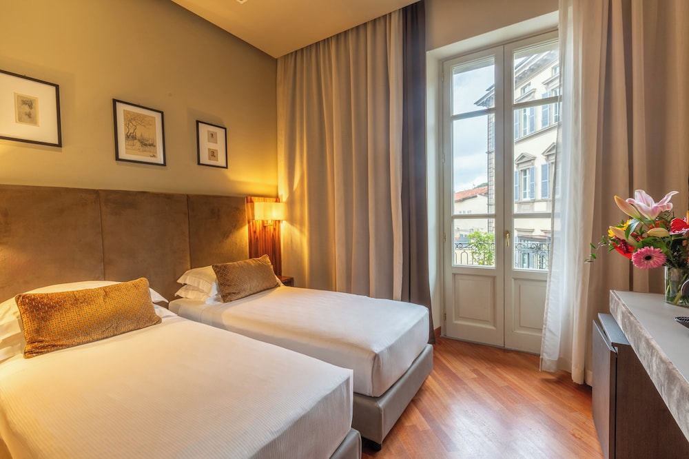 Hotel Embassy — Hotel rooms in Florence, Tuscany