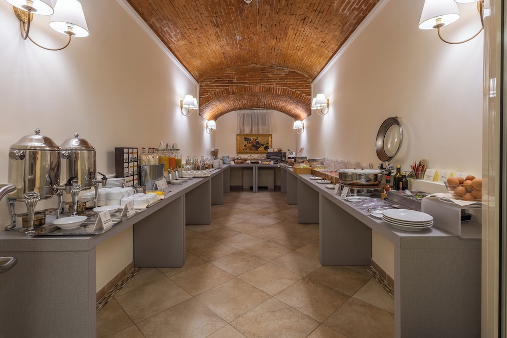 Hotel Embassy — Restaurant & bars in Florence, Tuscany