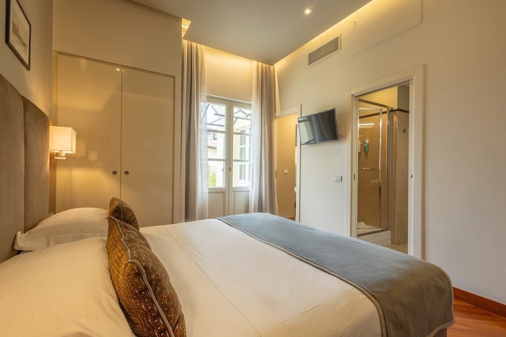 Hotel Embassy — Hotel rooms in Florence, Tuscany