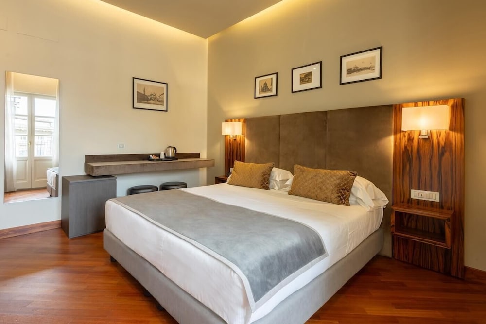 Hotel Embassy — Hotel rooms in Florence, Tuscany