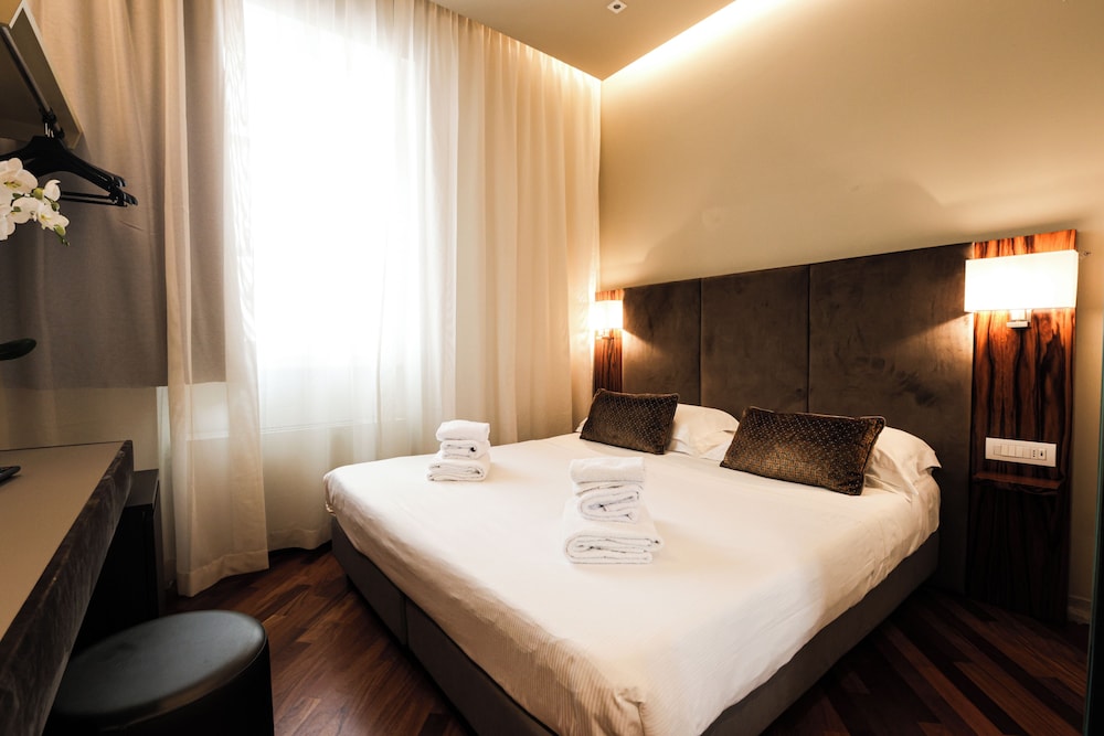 Hotel Embassy — Hotel rooms in Florence, Tuscany