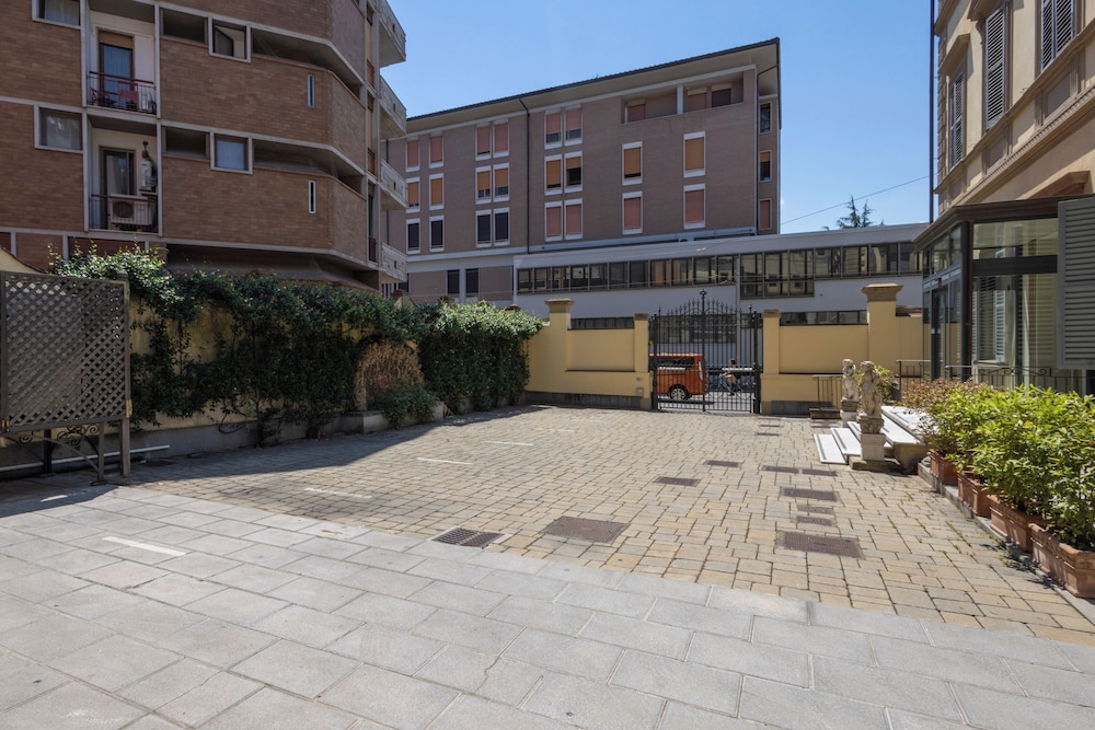 Hotel Embassy — Hotel building in Florence, Tuscany