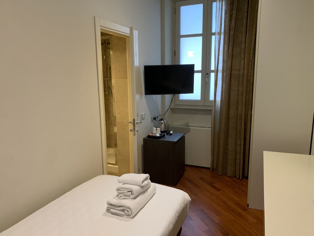 Hotel Embassy — Hotel rooms in Florence, Tuscany