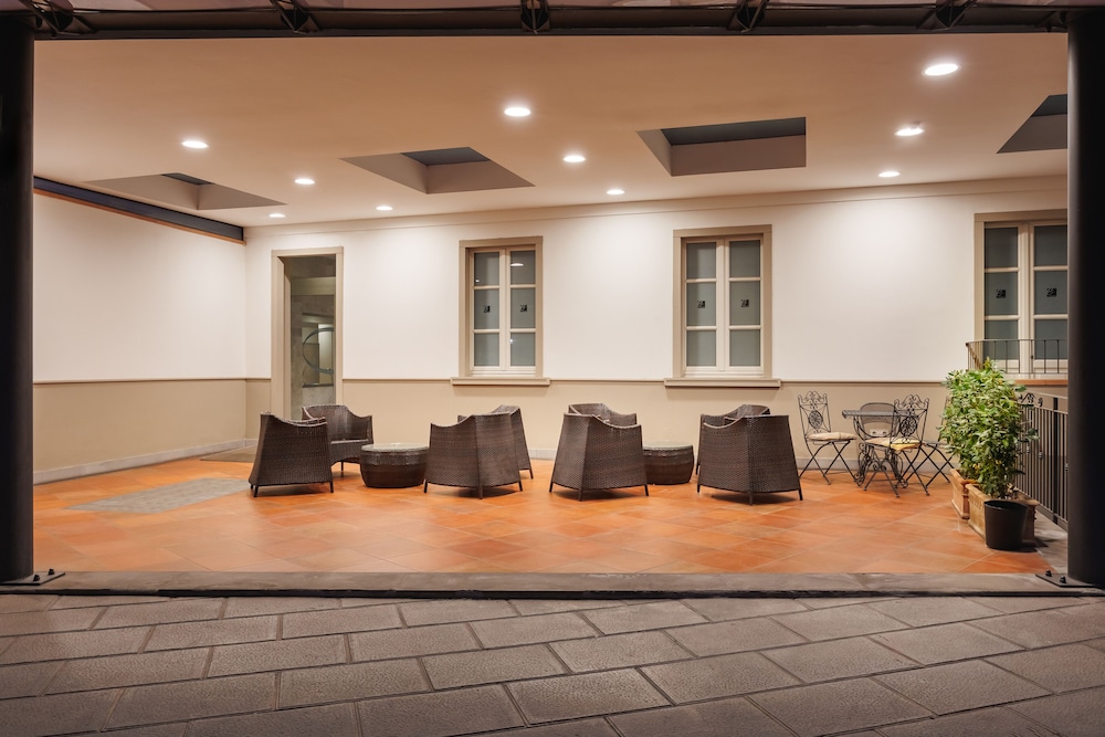 Hotel Embassy — Hotel building in Florence, Tuscany