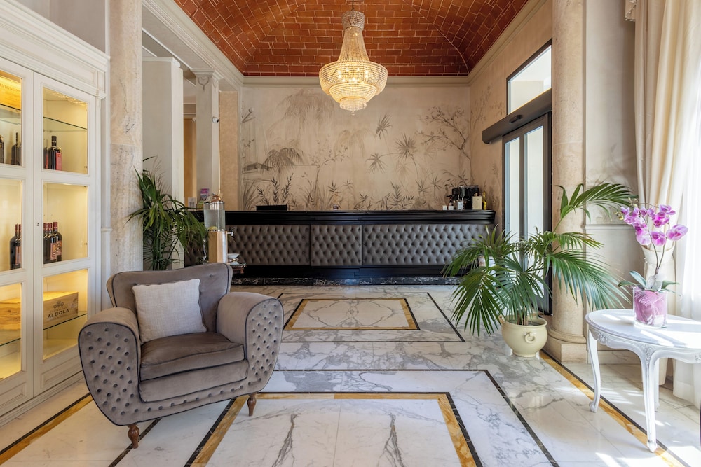 Hotel Embassy — Hotel building in Florence, Tuscany