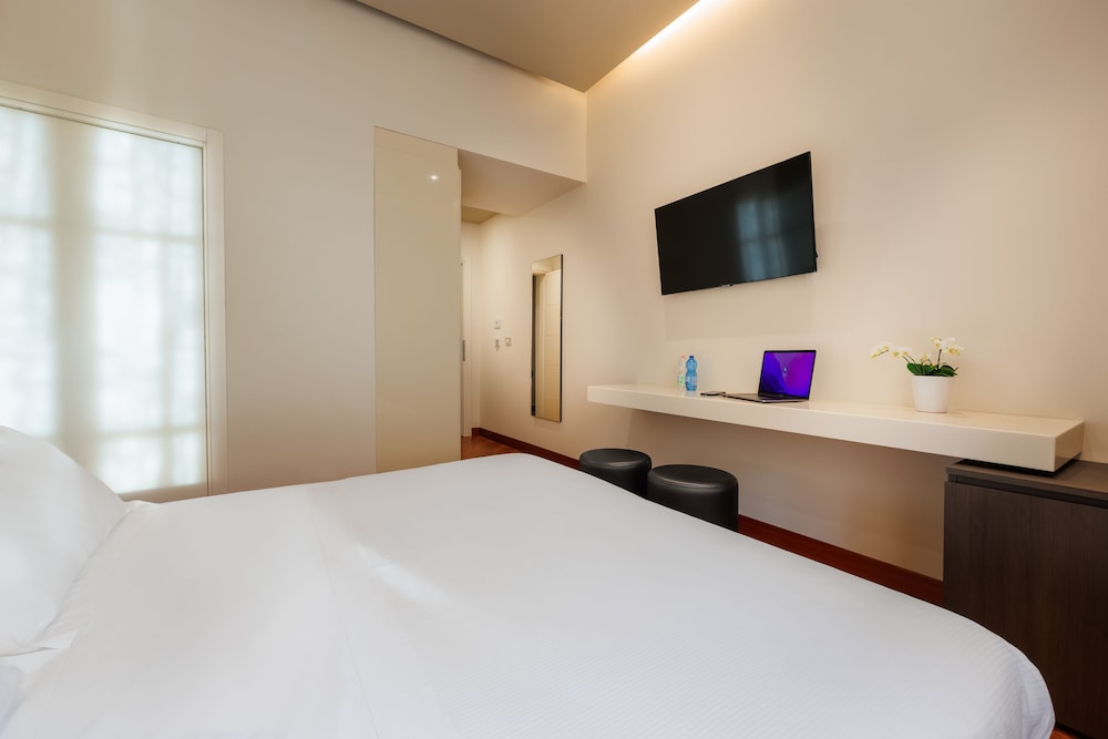 Hotel Embassy — Hotel rooms in Florence, Tuscany