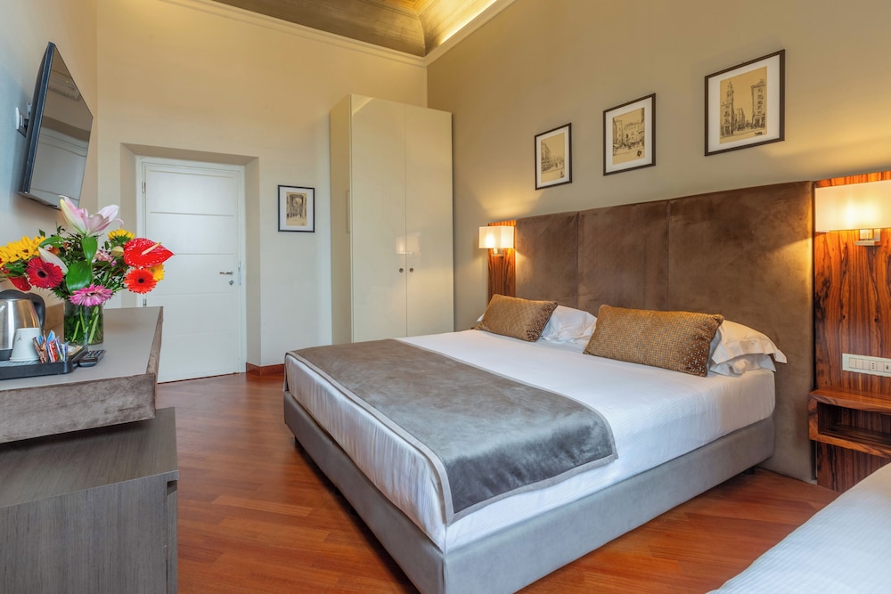 Hotel Embassy — Hotel rooms in Florence, Tuscany
