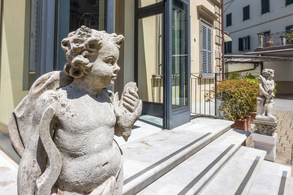 Hotel Embassy — Hotel building in Florence, Tuscany