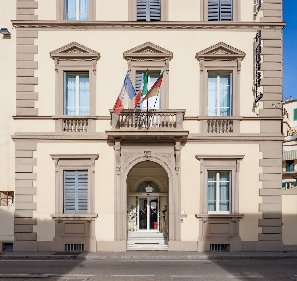 Hotel Embassy — Hotel building in Florence, Tuscany