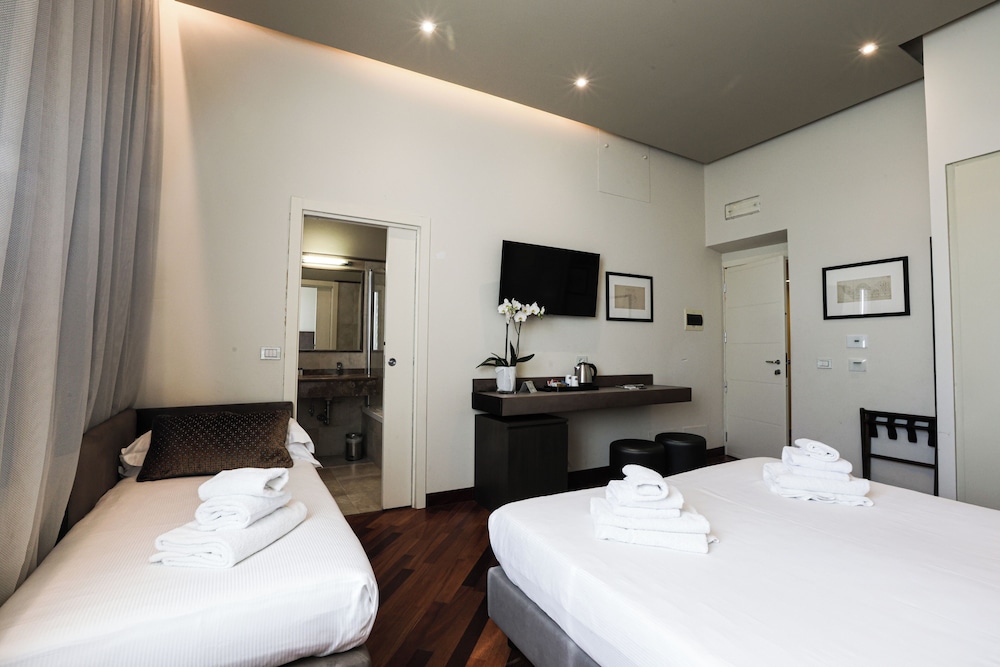 Hotel Embassy — Hotel rooms in Florence, Tuscany