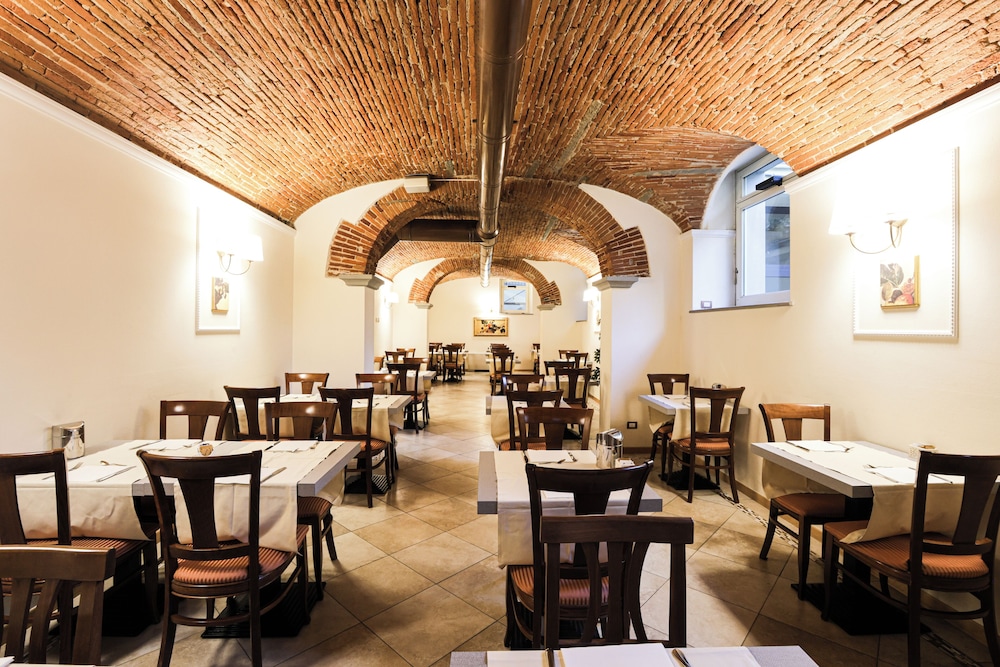 Hotel Embassy — Restaurant & bars in Florence, Tuscany
